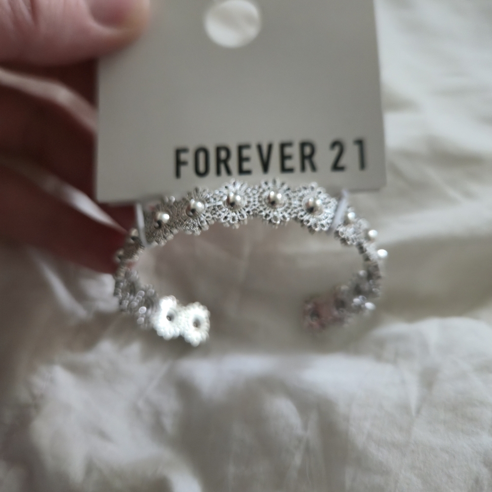 Forever 21 Silver Floral Cuff Bracelet – Adjustable Fit
